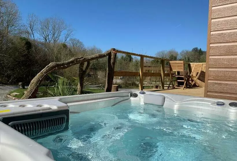 リゾートホテル Herons Lake Retreat Hot Tub Lodges