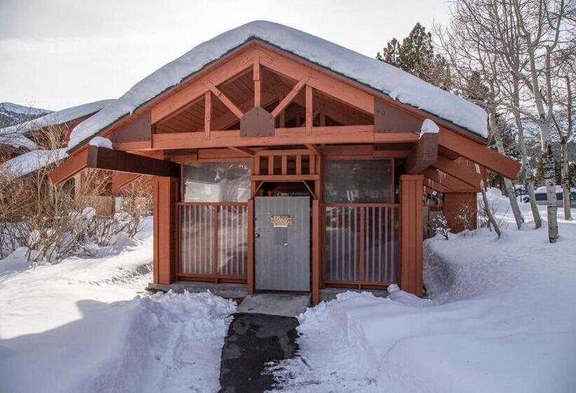 389 Romantic Snowcreek Retreat Near Creek