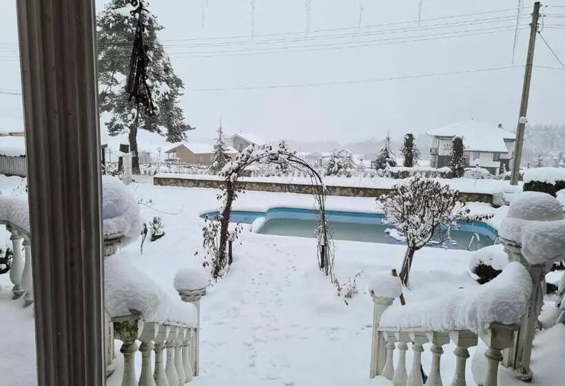 ホテル Vila Kalvachevi