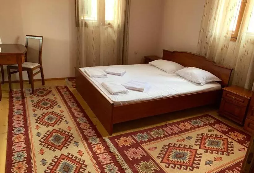 ペンション Guest Rooms Donovi