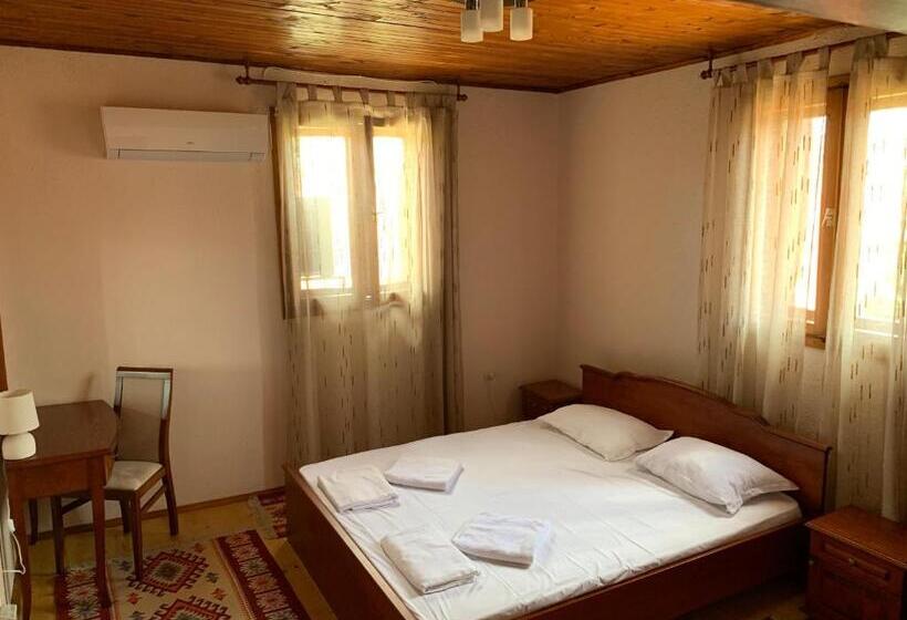 پانسیون Guest Rooms Donovi
