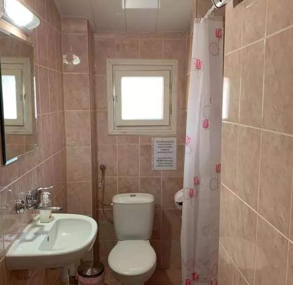 ペンション Guest Rooms Donovi