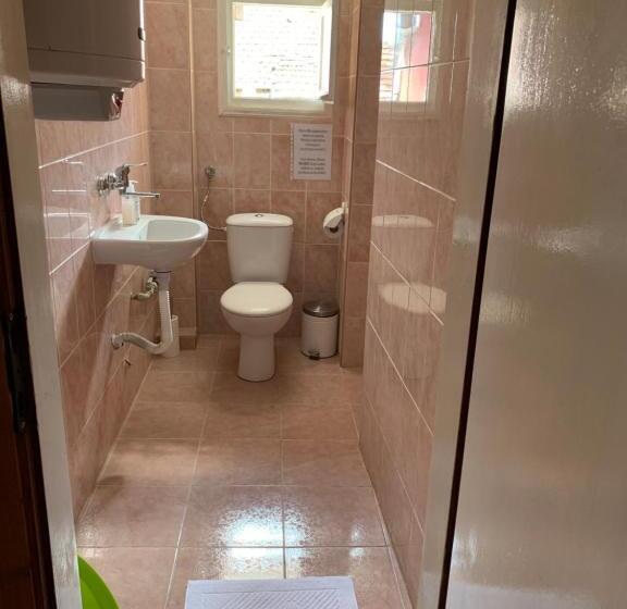 پانسیون Guest Rooms Donovi