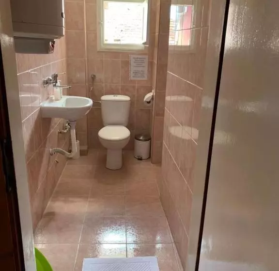 ペンション Guest Rooms Donovi