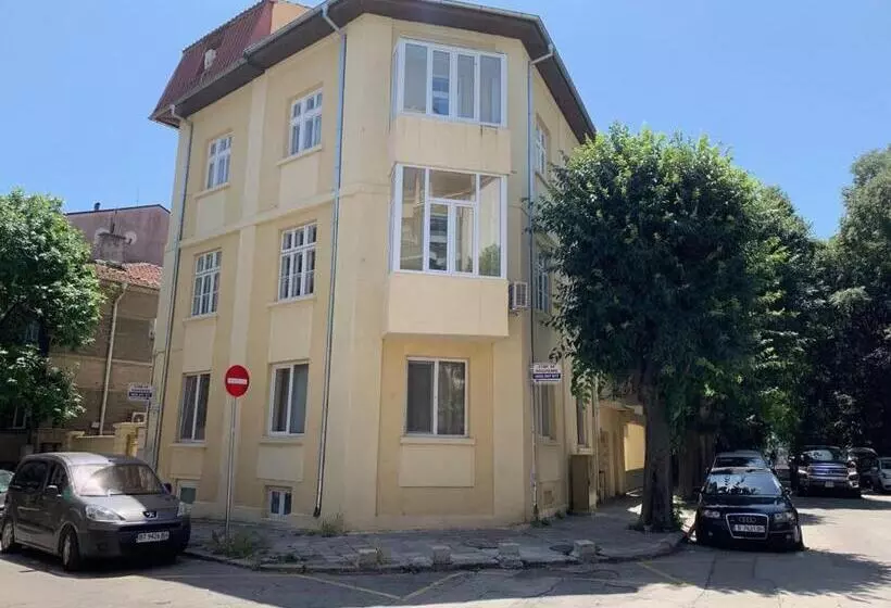 ペンション Guest Rooms Donovi