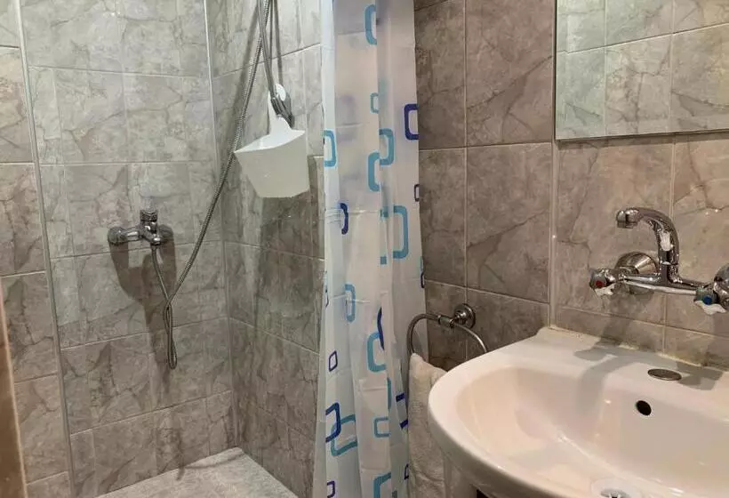 ペンション Guest Rooms Donovi