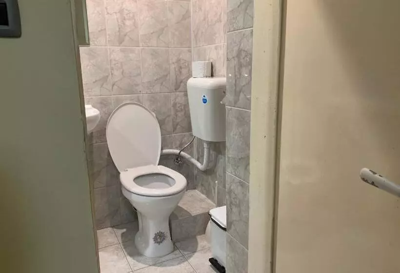 ペンション Guest Rooms Donovi