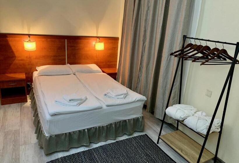 پانسیون Guest Rooms Donovi
