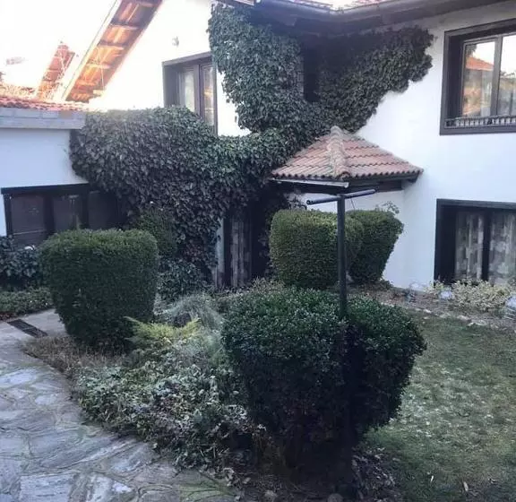 ペンション Matsureva House   Pri Ivan