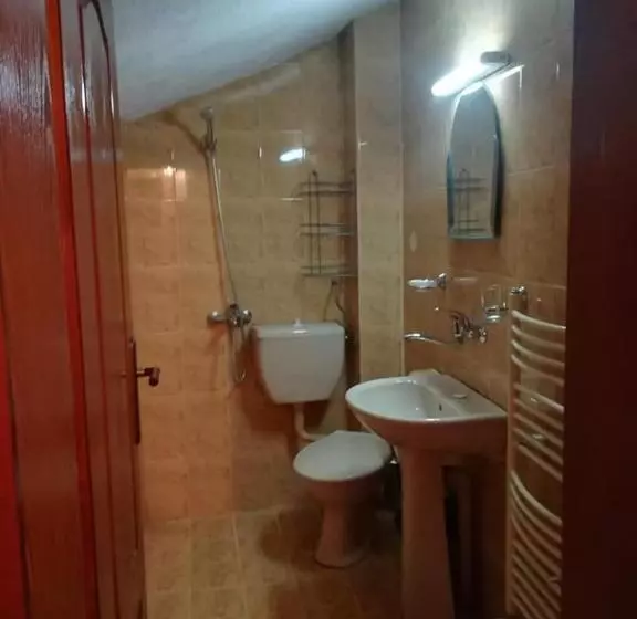 ペンション Matsureva House   Pri Ivan