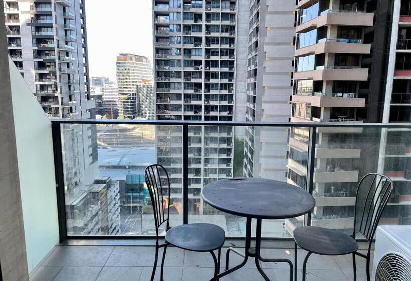 Readyset Apartments At Midtown