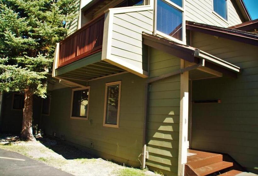 264 Beautiful Spacious Pet Friendly Townhome