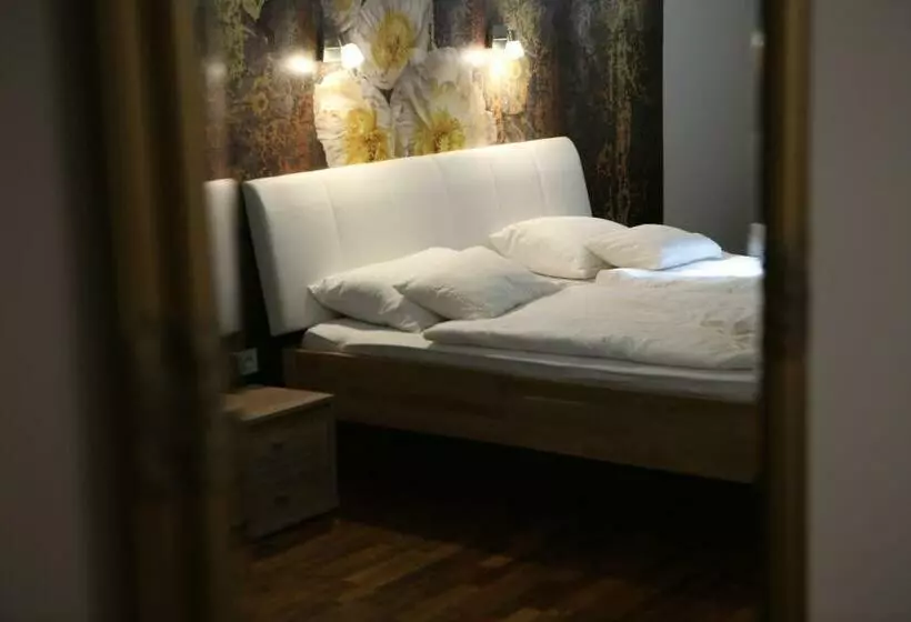 Aamiaismajoitus (B&B) V8 Kelemen Panzió