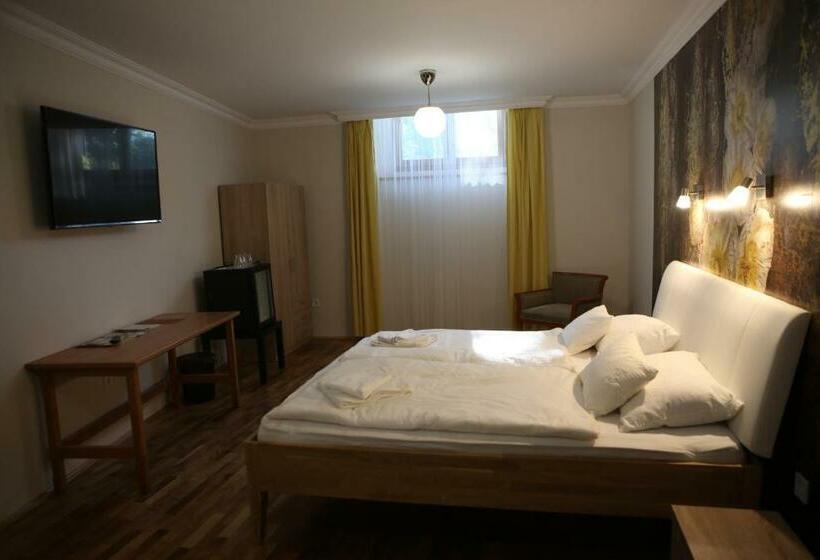 Bed and Breakfast V8 Kelemen Panzió