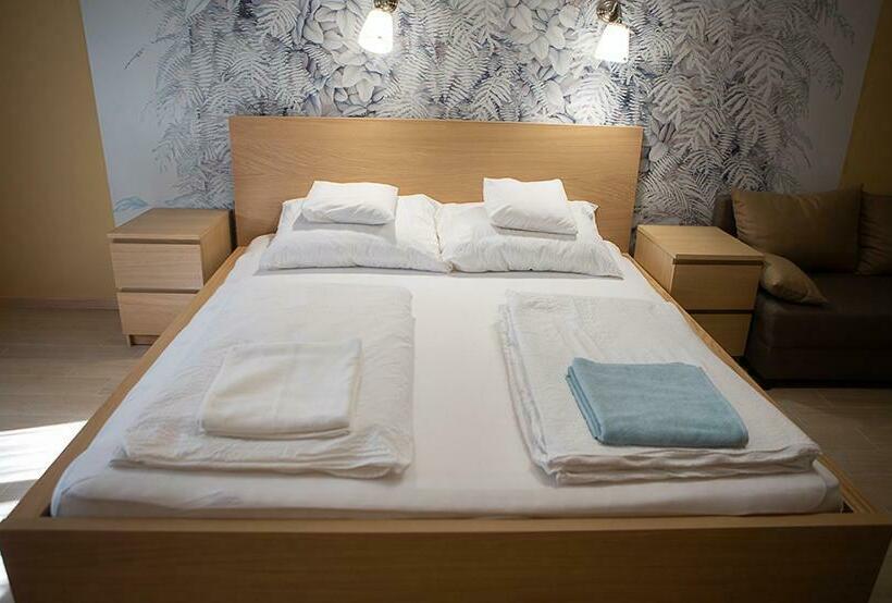 Bed and Breakfast V8 Kelemen Panzió