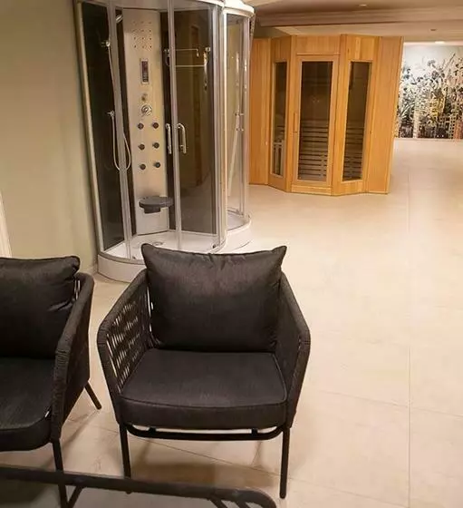 Aamiaismajoitus (B&B) V8 Kelemen Panzió