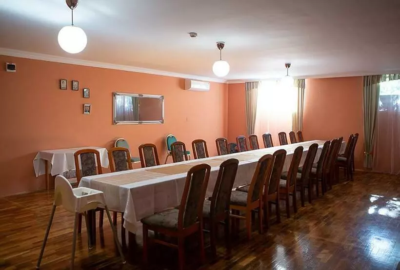 Aamiaismajoitus (B&B) V8 Kelemen Panzió