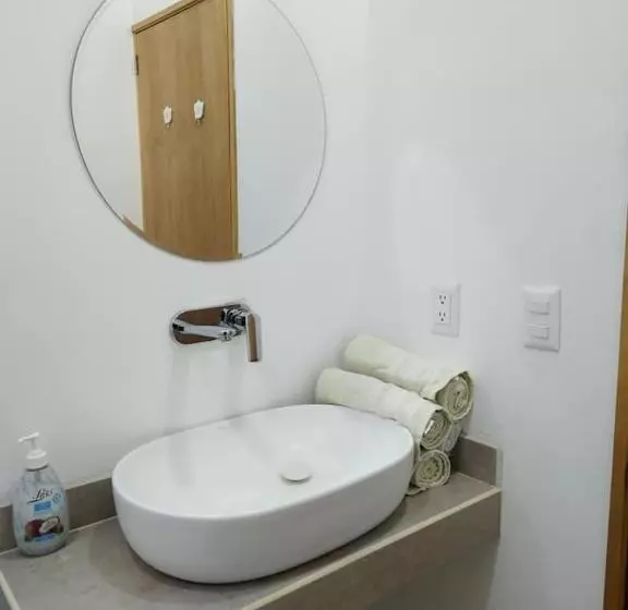 Casa Mango Amplia Con Alberca Y Cerca De La Media Luna !!!