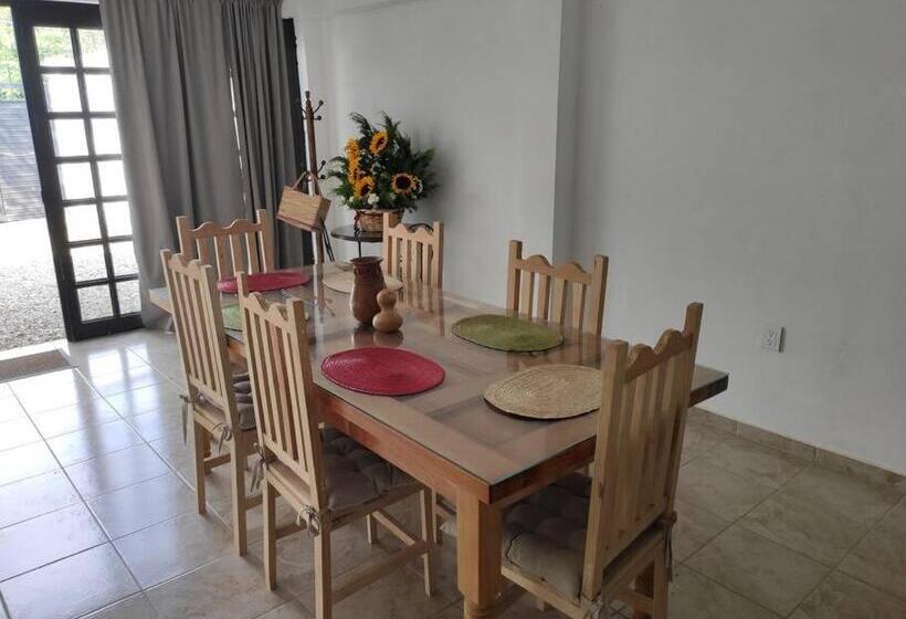 Casa Mango Amplia Con Alberca Y Cerca De La Media Luna !!!