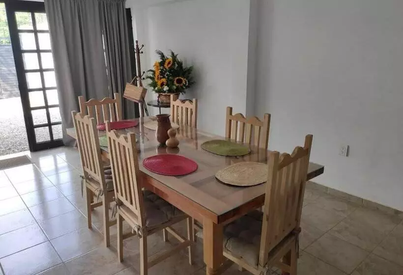 Casa Mango Amplia Con Alberca Y Cerca De La Media Luna !!!