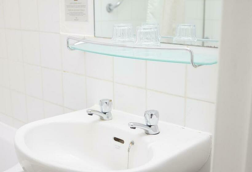 The Bell Hotel Woburn By Greene King Inns