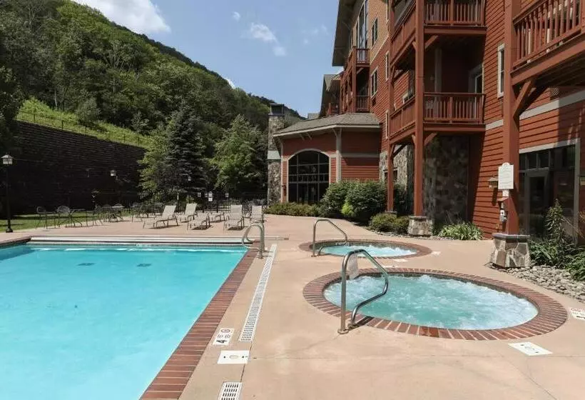 Kaatskill Mountain Club And Condos By Hunter Mountain