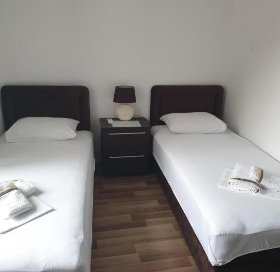 پانسیون Nova Dvokrevetna Soba Sa Dva Odvojena Kreveta I Zajedničkim Kupatilom