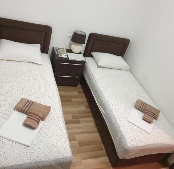 پانسیون Nova Dvokrevetna Soba Sa Dva Odvojena Kreveta I Zajedničkim Kupatilom