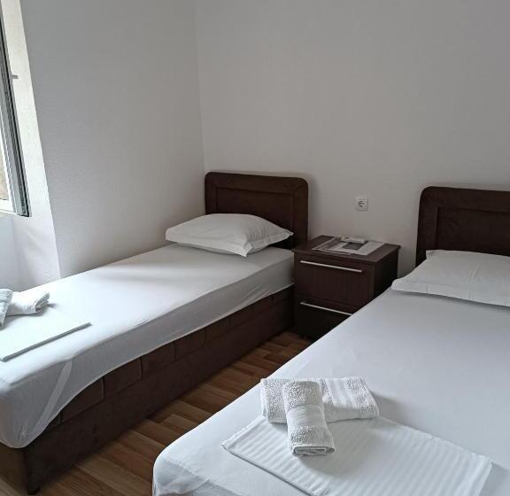 پانسیون Nova Dvokrevetna Soba Sa Dva Odvojena Kreveta I Zajedničkim Kupatilom