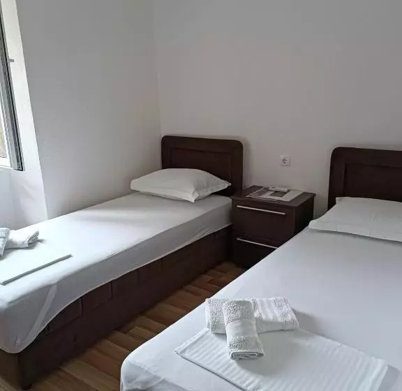 پانسیون Nova Dvokrevetna Soba Sa Dva Odvojena Kreveta I Zajedničkim Kupatilom