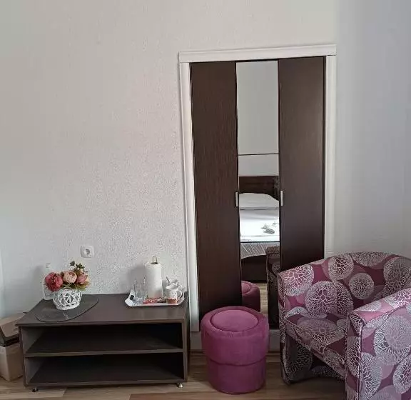 پانسیون Nova Dvokrevetna Soba Sa Dva Odvojena Kreveta I Zajedničkim Kupatilom