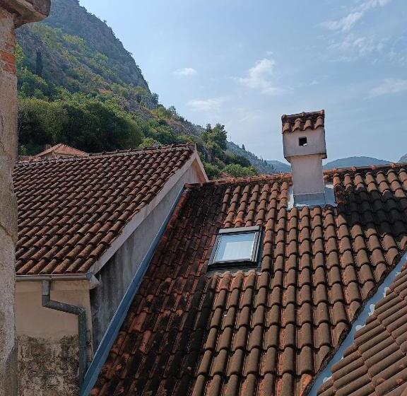 پانسیون Nova Dvokrevetna Soba Sa Dva Odvojena Kreveta I Zajedničkim Kupatilom