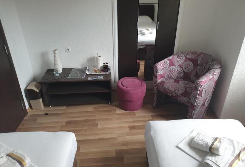 پانسیون Nova Dvokrevetna Soba Sa Dva Odvojena Kreveta I Zajedničkim Kupatilom