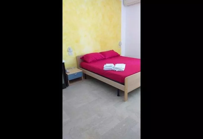 ペンション Room In Bb   Spacious Double Room By The Sea