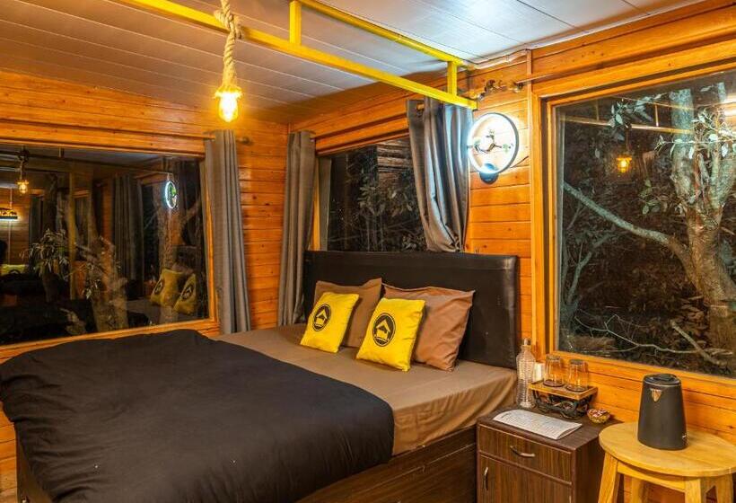 Lushtree Backpackers Hostel & Cafe