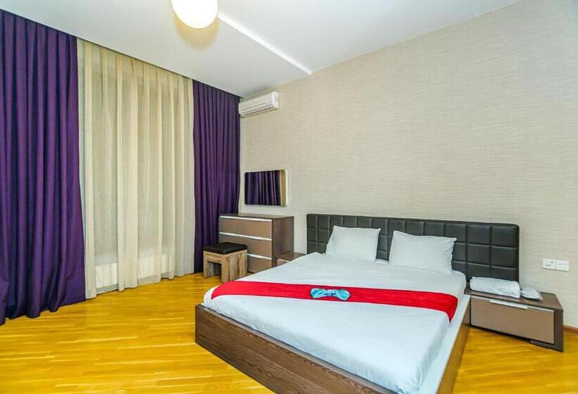 Building Ferrari İn Front Port Baku