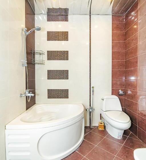 Building Ferrari İn Front Port Baku