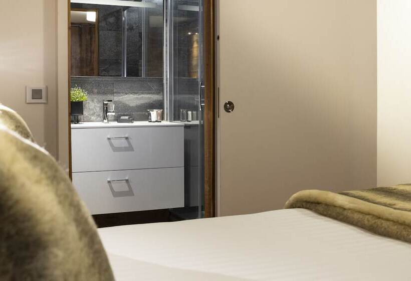 هتل Hôtel Ski Lodge Village Montana