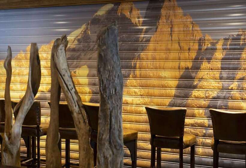 هتل Hôtel Ski Lodge Village Montana