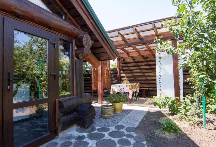 Majatalo дом с сауной и басейном на теремках