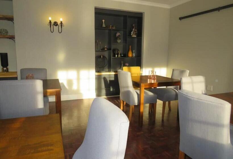 ペンション Sani Pass Manor Guest House