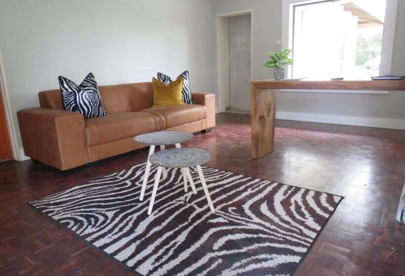 ペンション Sani Pass Manor Guest House