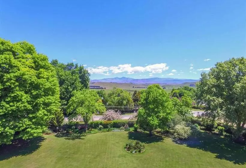 Majatalo Sani Pass Manor Guest House