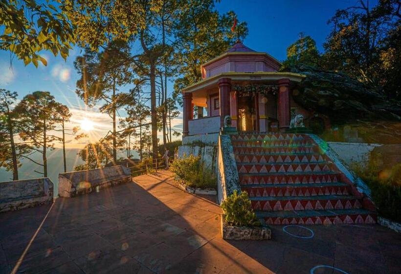 The Hosteller Kasar Devi