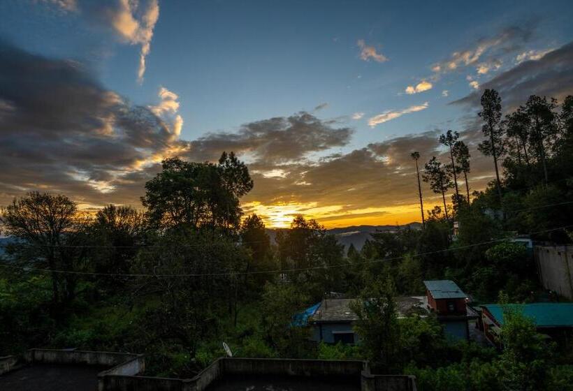 The Hosteller Kasar Devi