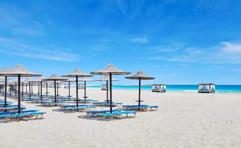 استراحتگاه Jaz Oriental, Almaza Bay