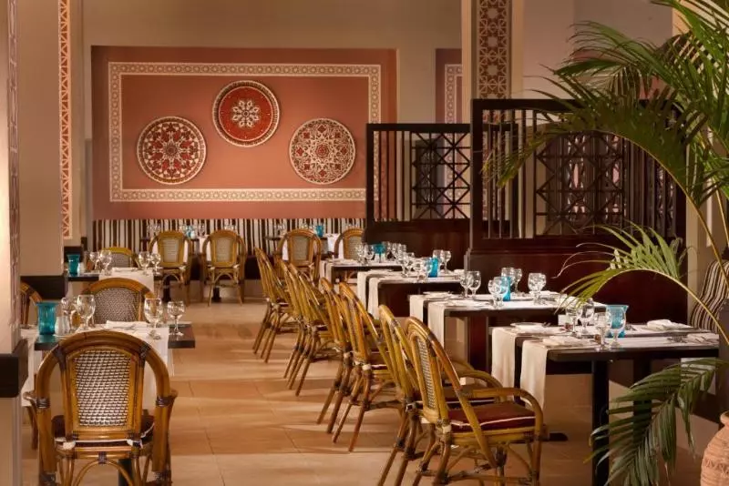 استراحتگاه Jaz Oriental, Almaza Bay