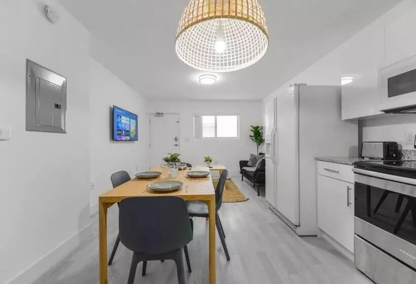 Splendid Location Apt Close To Brickell & Marlins Park