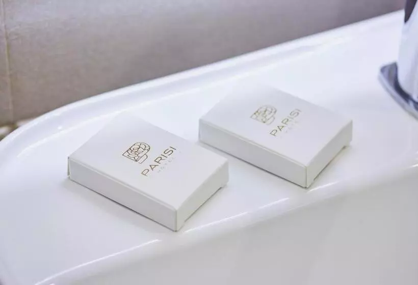 ホテル хотел паризи