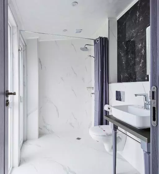 ホテル хотел паризи